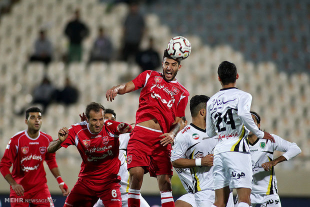 دیدار تیم های فوتبال پرسپولیس و راه آهن