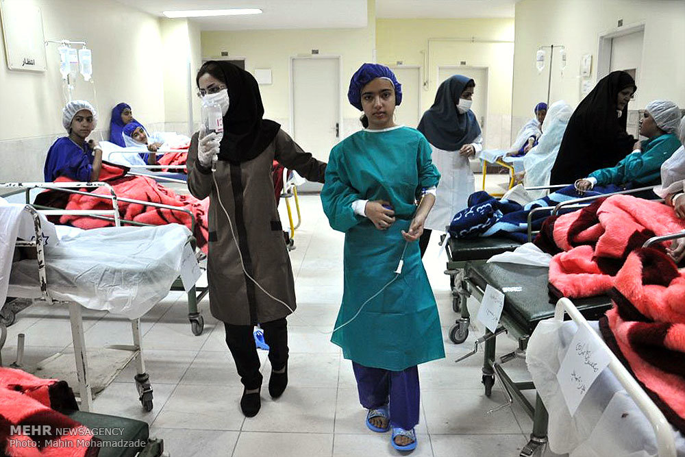 دانش آموزان مسموم شده در بیمارستان زاهدان