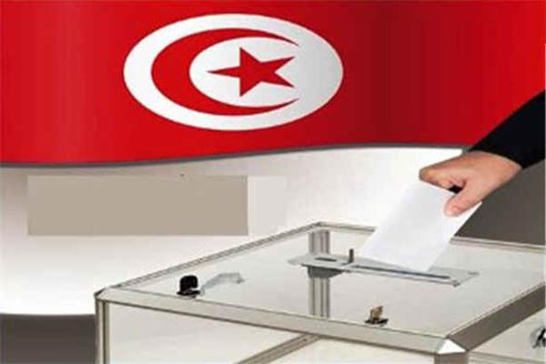استقبال ضعیف تونسی ها/بازدید وزیر دفاع از برخی حوزه های رای گیری