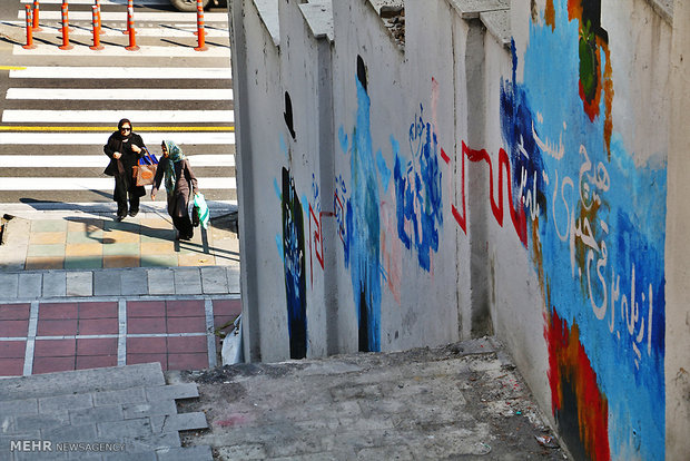 دیوار بلند«گرافیتی»در رودخانه خشک/ بومی به اندازه دیوارهای شهر
