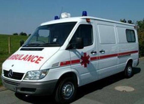 ۱۰ دستگاه آمبولانس برای انتقال حادثه دیدگان محور کندوان اعزام شد