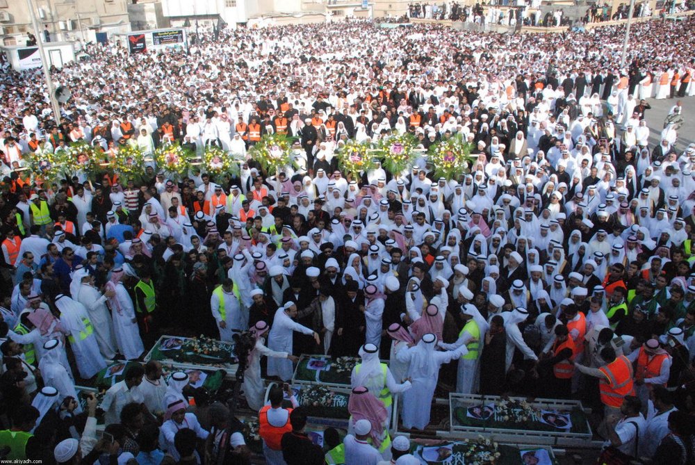 حضور بیش از 70 هزار نفر در مراسم تشییع پیکر شهدای شب عاشورای الاحساء