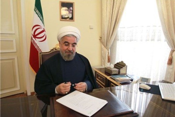 روحانی درگذشت والده احمدی‌نژاد را به وی تسلیت گفت