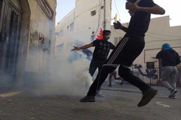 سرکوب تظاهرات عصر امروز بحرینی ها از سوی نظامیان آل خلیفه