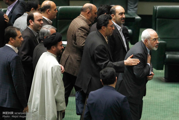 تاکید لاریجانی برلزوم توجه به دغدغه‌ نمایندگان تا انتقاد از صالحی