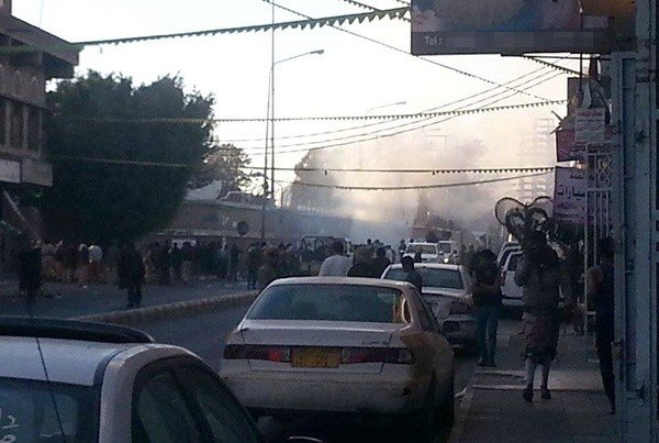 تصاویر و فیلم/ انفجار تروریستی در برابر آکادمی پلیس صنعا