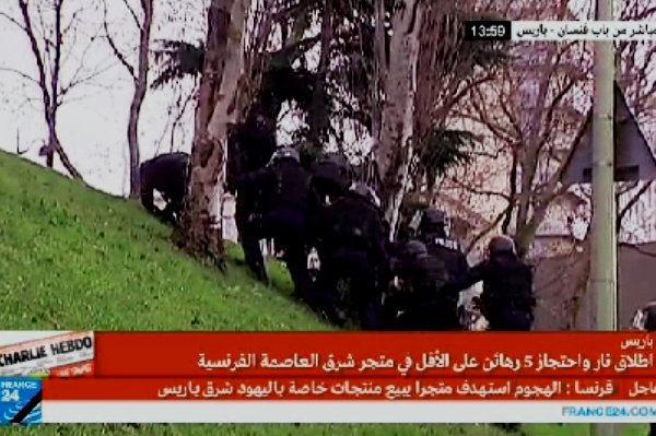 فیلم/ دستپاچگی پلیس فرانسه در بالا رفتن از یک تپه