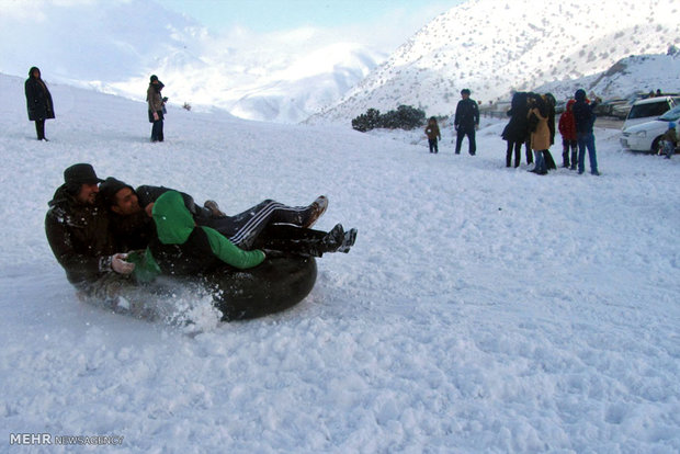 بارش برف زمستانی در منطقۀ گردشگری چالچالیان شاهرود