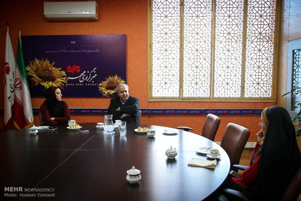 نشست فیلم سینمایی شرفناز