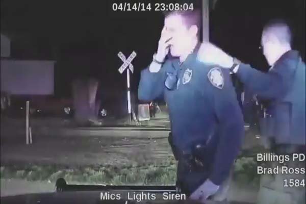 فیلم/ اشک ریختن یک مامور پلیس آمریکا پس از تیراندازی به یک مظنون