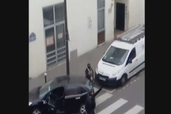 فیلم/ نمای نزدیک از عاملان حمله به مجله فرانسوی