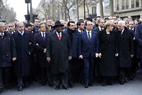 تکاپوی ابومازن برای پیوستن به صف اول راهپیمایی روز یکشنبه پاریس