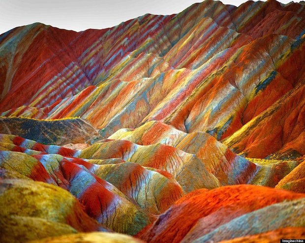 کوه های رنگین کمانی زیبا در چین(عکس) 