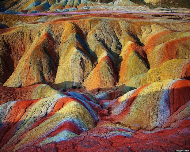 کوه های رنگین کمانی زیبا در چین(عکس) 