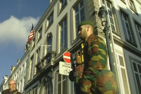 فیلم/ حفاظت از مراکز صهیونیستها توسط ارتش در بروکسل