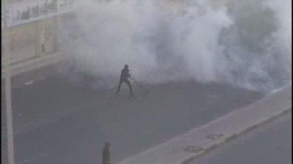 فیلم/یورش نظامیان آل خلیفه به تظاهرات کنندگان در جزیره ستره بحرین
