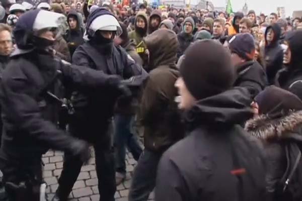 فیلم/ برخورد پلیس آلمان با معترضان جنبش پگیدا