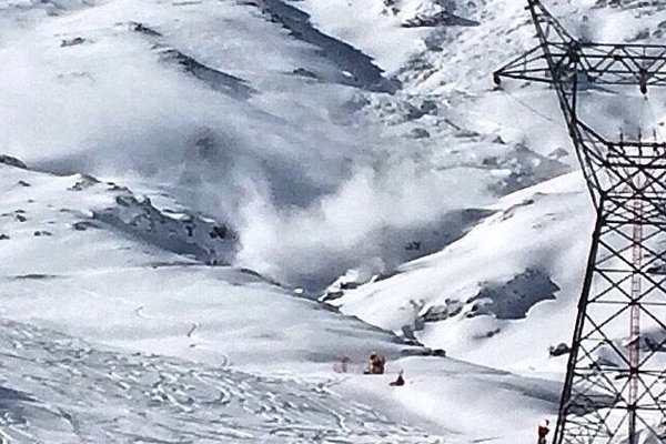 بهمن در پیست اسکی