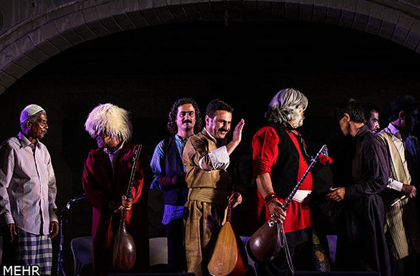 تجلیل از چهار هنرمند پیشکسوت و جوان/ کودکان کار بوشهر مینوازند موسیقی نواحی