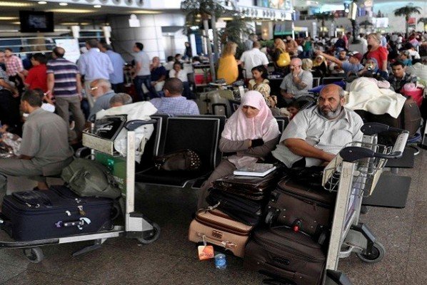 کشف دو بمب در فرودگاه قاهره/وقوع دو انفجار در قاهره