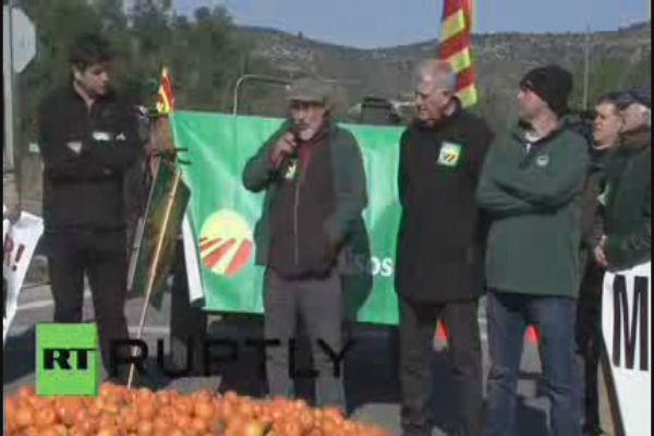 فیلم/ اعتراض میوه‌ای کشاورزان اسپانیایی علیه روسیه