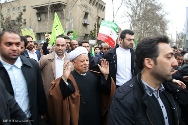 حضور آیت الله هاشمی رئیس مجمع تشخیص مصلحت نظام در راهپیمایی 22بهمن