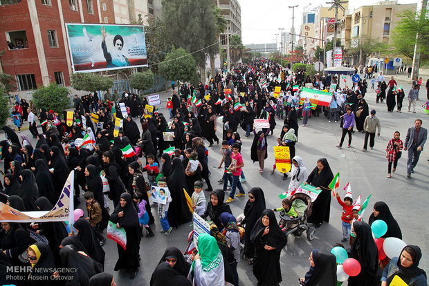 راهپیمایی یوم الله 22 بهمن در بوشهر/عکس : حسین استوار