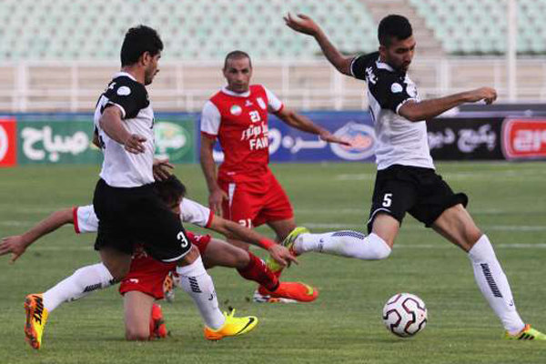 دیدار تیم های صبای قم و تراکتورسازی تبریز