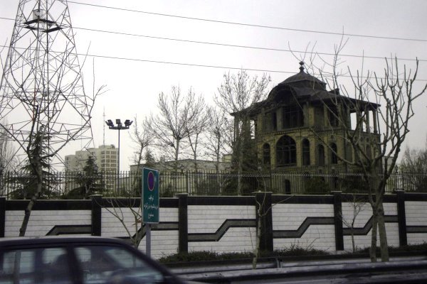 عمارت کلاه فرنگی عشرت آباد