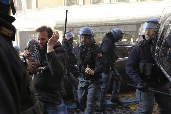 دیگری هواداران فاینورد با پلیس شهر رم