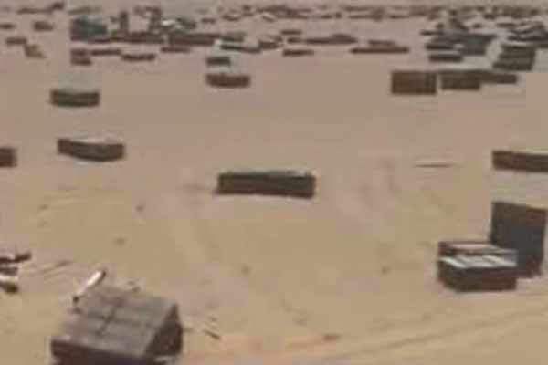 فیلم/مهمات پرتاب شده از سوی آمریکابرای تروریستها در مرز مصر-لیبی