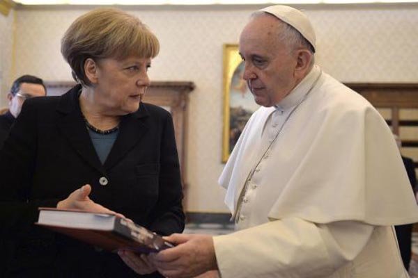 بحران اوکراین محور گفتگوی پاپ با صدراعظم آلمان