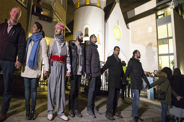 زنجیره انسانی مسلمانان نروژ در محکومیت اسلام هراسی و یهودی ستیزی