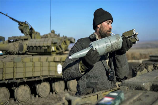 شرق اوکراین از تسلیحات سنگین پاکسازی می شود