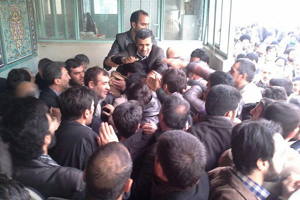 مراسم ترحیم مادر احمدی نژاد در قم