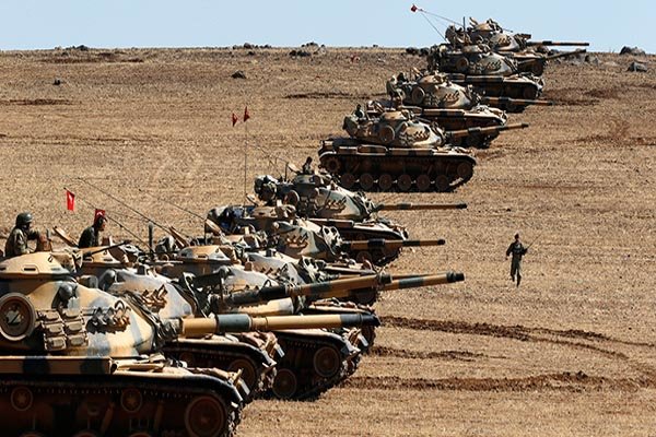 فیلم/ تردد تانک ها و خودروهای زرهی ارتش ترکیه در مرز سوریه