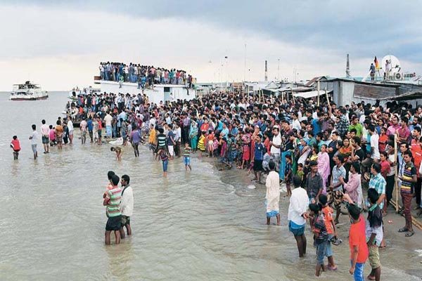 افزایش شمار تلفات غرق شدن قایق در بنگلادش به 33 نفر