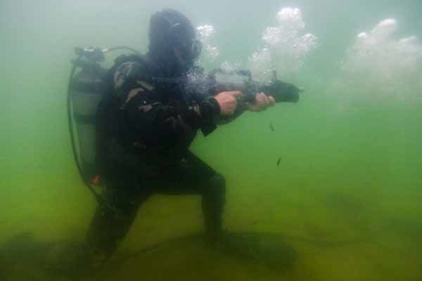 فیلم/سلاحی با قابلیت شلیک زیر آب
