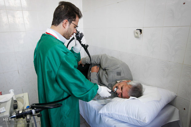 صف های طولانی بیماران محروم شهرستان هشت بندی در بیمارستان صحرایی