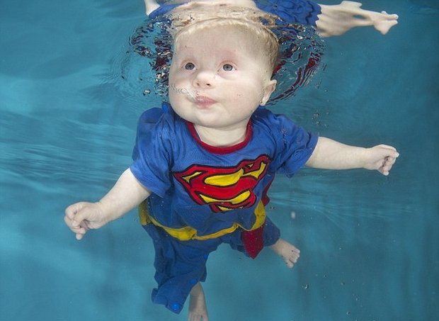 25C3941C00000578-2974833-A_little_superman_After_just_a_few_sessions_in_the_swimming_pool-a-2_1425252942384.jpg
