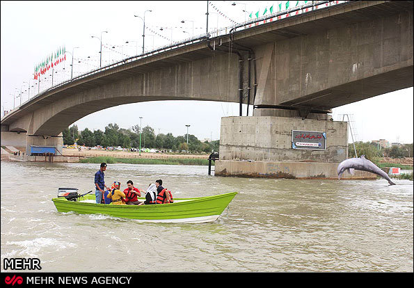 تفریح در کنار رودخانه کارون