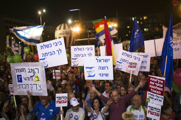 تظاهرات ۵۰ هزار نفری علیه نتانیاهو و انتقاد تند داگان از بی بی