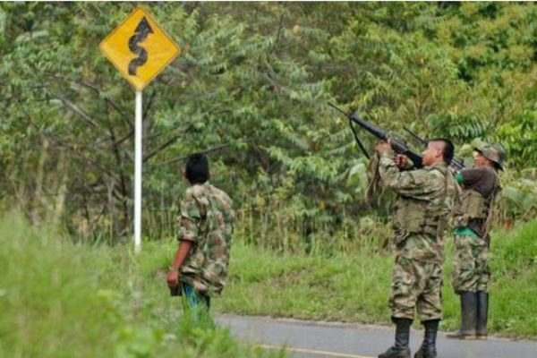 کشته و مجروح شدن ۲۷ نظامی کلمبیایی در حمله افراد مسلح