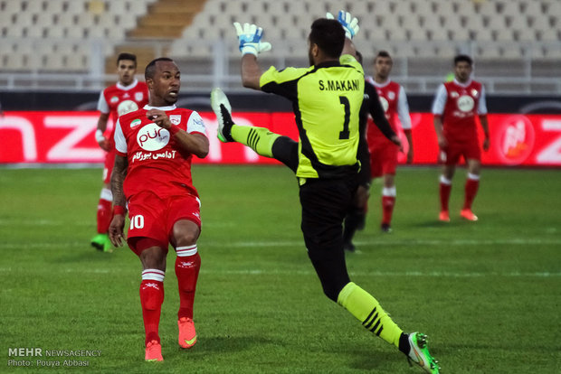 دیدار تیمهای فوتبال تراکتورسازی تبریز و پرسپولیس تهران