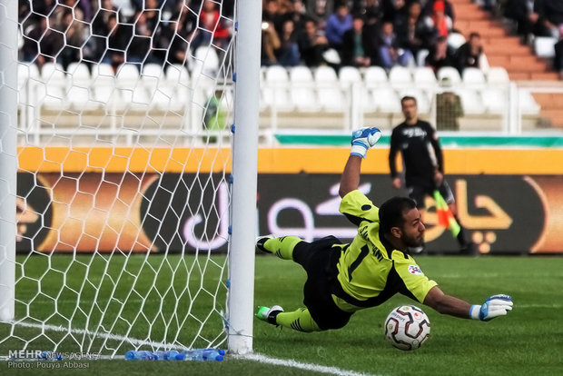 دیدار تیمهای فوتبال تراکتورسازی تبریز و پرسپولیس تهران