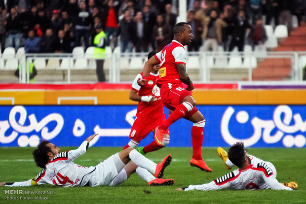 دیدار تیمهای فوتبال تراکتورسازی تبریز و پرسپولیس تهران