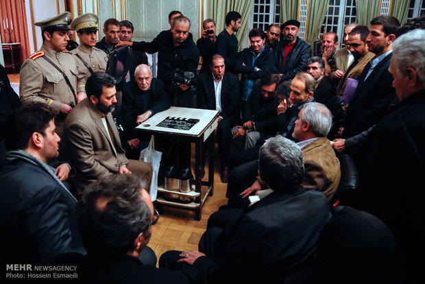 بازدید رئیس سازمان صدا و سیما از پشت صحنه سریال معمای شاه