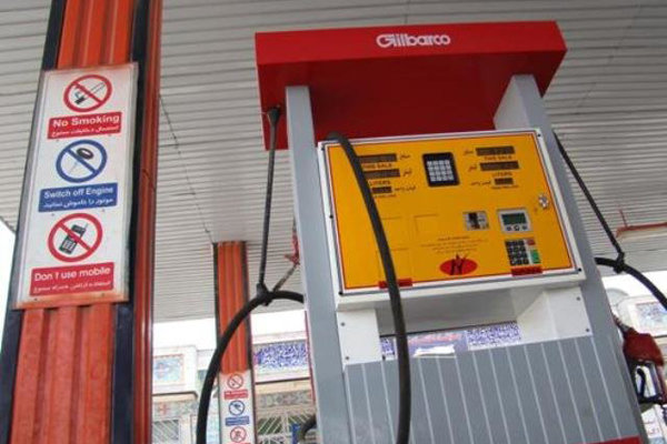 خرید و فروش گسترده بنزین ۷۰۰ تومانی در حاشیه جایگاه‌ها