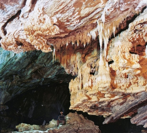 غار علیصدر همدان 