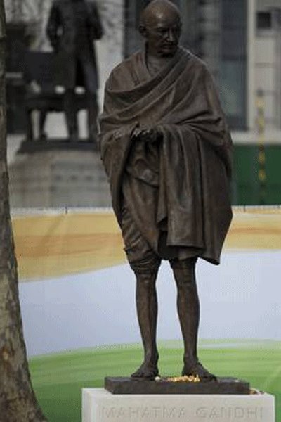 مجسمه مهاتما گاندی
